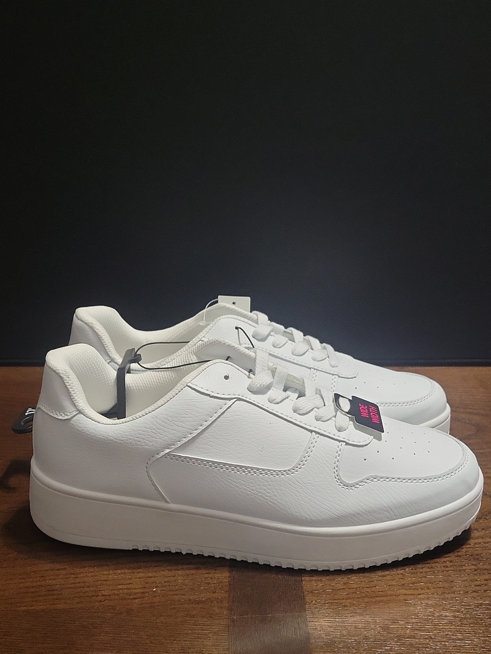 Men's White Wide-Width Casual Sneakers  T16